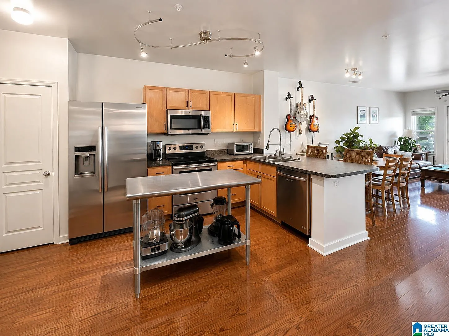 2 bed, 2.0 bath, $1,750 — Photo 3