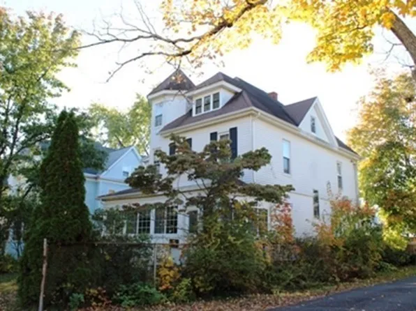 3 Williams St, Holyoke, MA 01040