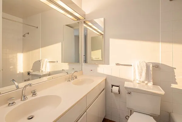 Bathroom, photo 1
