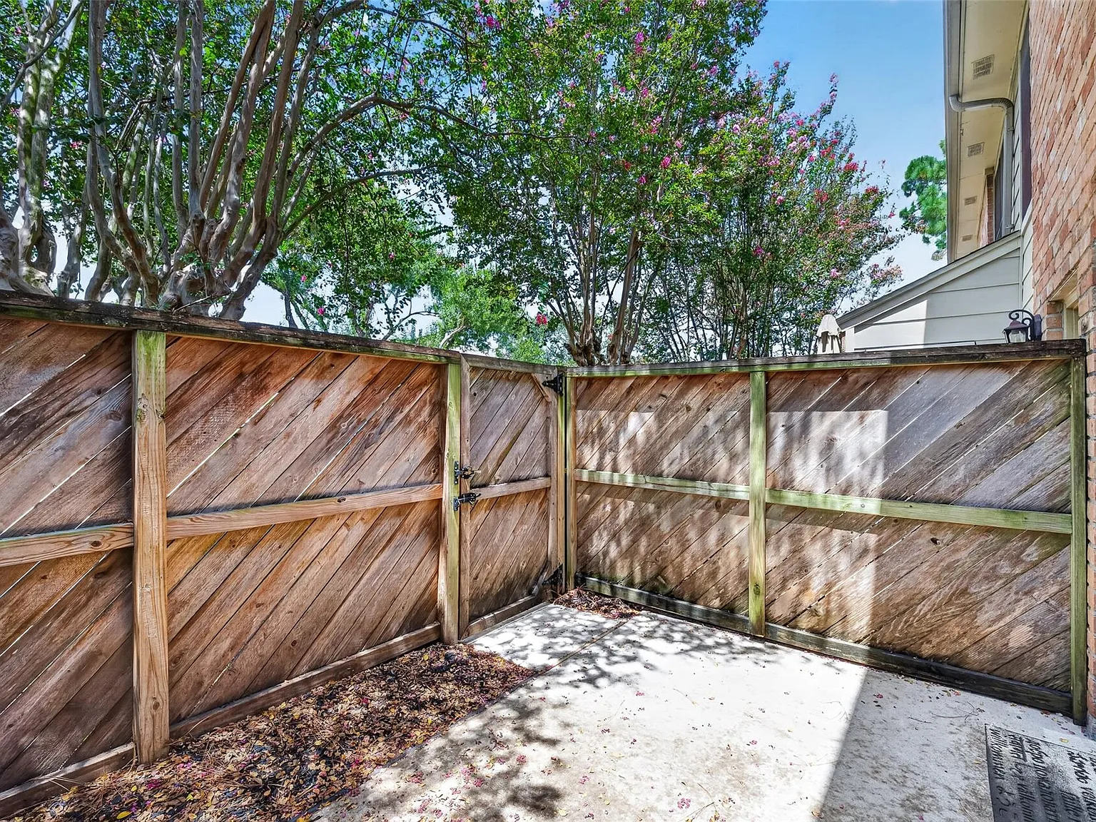 1 bed, 1.5 bath, $1,250 — Photo 3