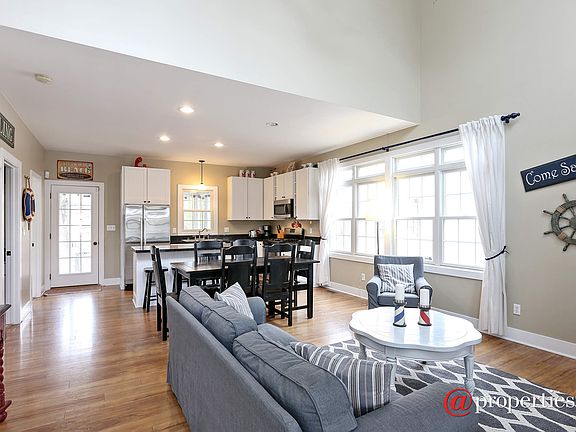 Kitchen / Living Room