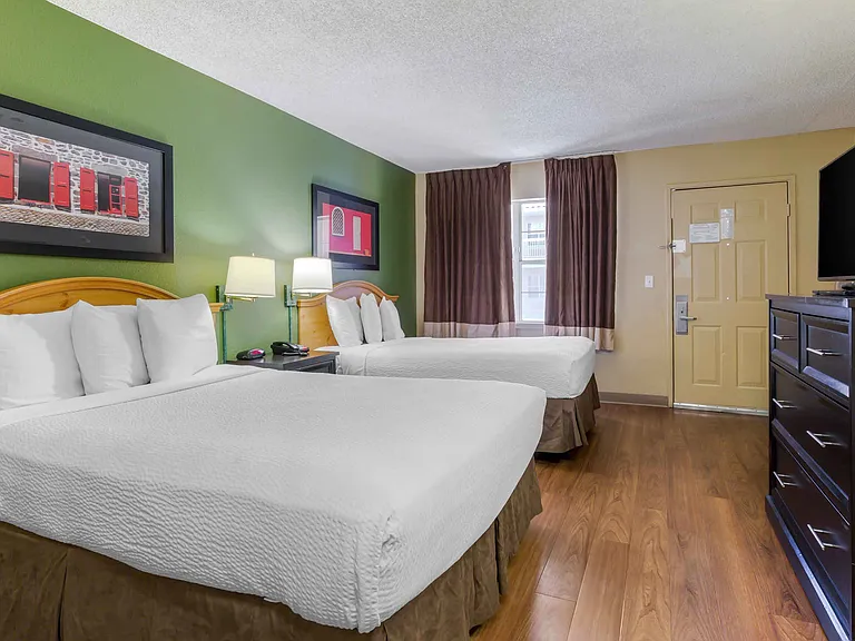 Studio Suite - 2 Full Beds