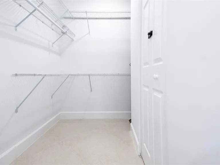 1240 SW 13th Cir — Photo 36
