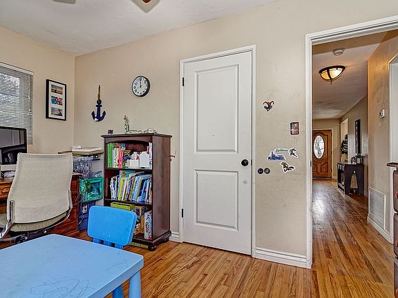 3rd image of 2874 Wyandotte Ave