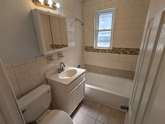 2nd image of 632 Cora Pl #2A
