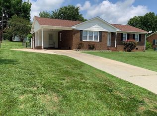 1636 Regency Dr, Burlington, NC 27215