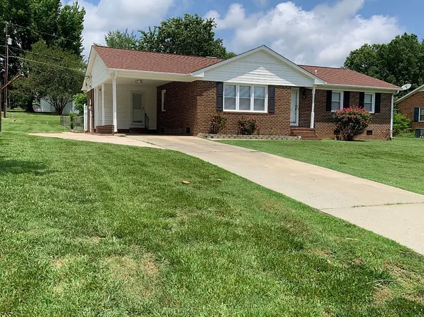 1636 Regency Dr, Burlington, NC 27215