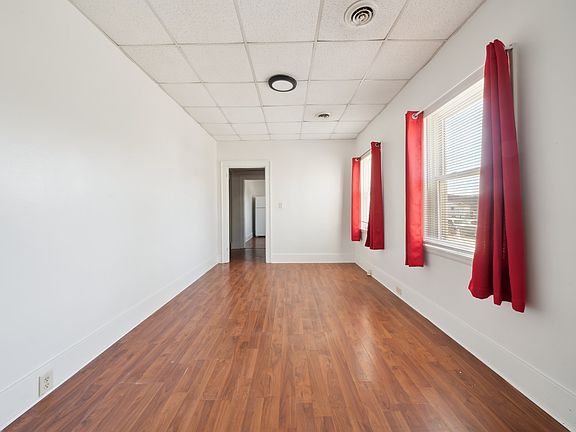 5th image of 300 Broad Ave #1