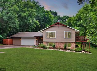 2111 Victoria St N, Roseville, MN 55113