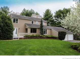 19 Camelot Ln, Avon, CT 06001