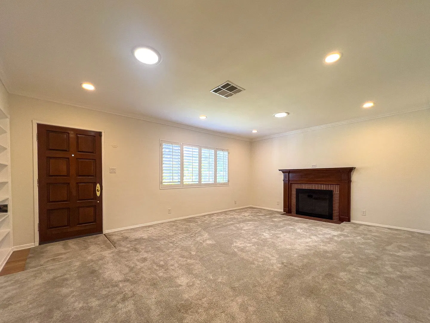Spacious 3BR Home with Bonus Room! — Photo 4