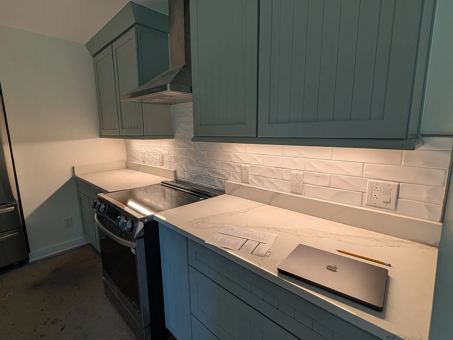 Modern Fully Furnished Retreat in Peaceful Durham Setting — Photo 3