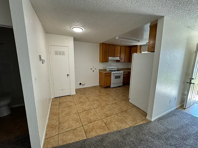 304 E F St #A — Photo 6