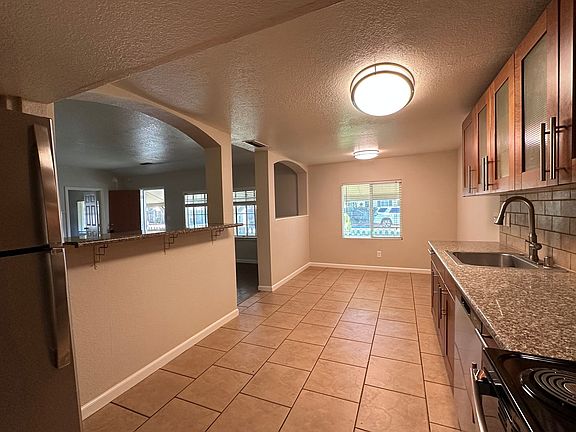 5th image of 5909 Country Ln APT 110