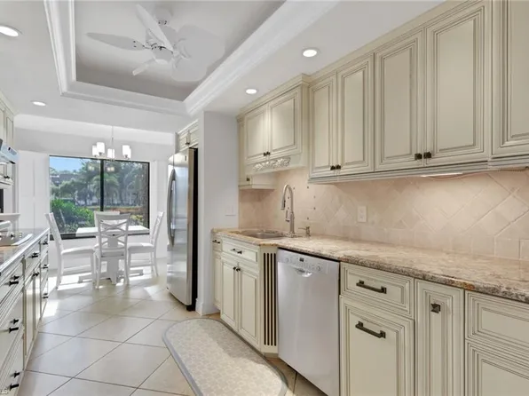 5964 Pelican Bay Blvd APT 415, Naples, FL 34108