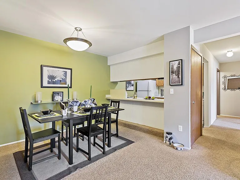 Woodland Villa Apartments — Photo 1