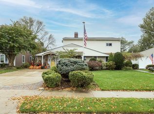 17 Quiet Ln, Levittown, NY 11756