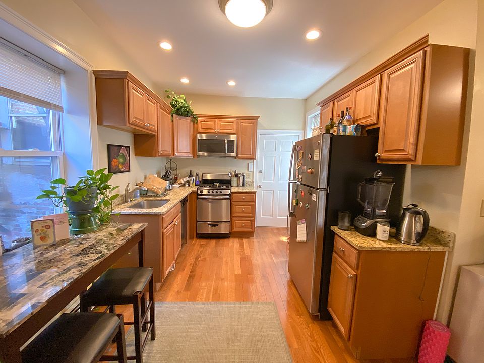 2nd image of 152 Salem St #4A