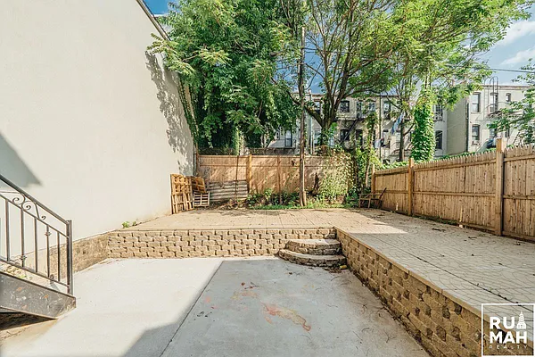 Rented by Rumah Realty Inc | media 9