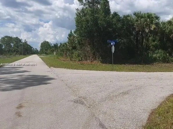 1233 Crescent St E, Lehigh Acres, FL 33974