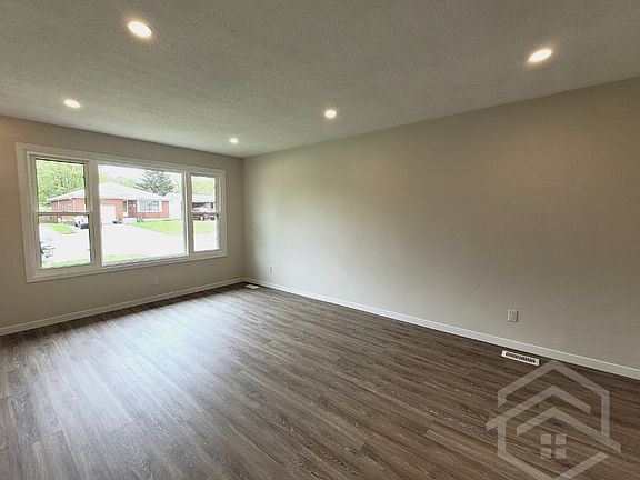 3rd image of 24 Denis Ct