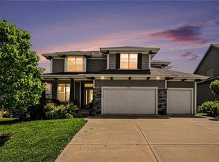928 N Stonecrest Rd, Olathe, KS 66061