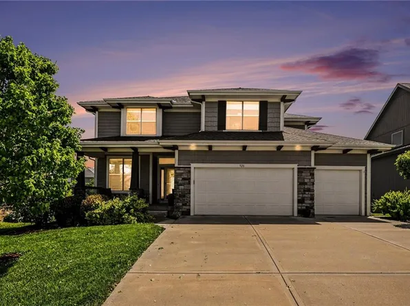928 N Stonecrest Rd, Olathe, KS 66061