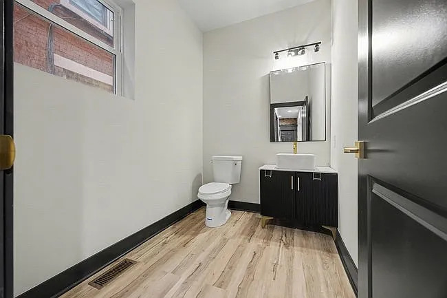 112 Valencia St — Photo 7
