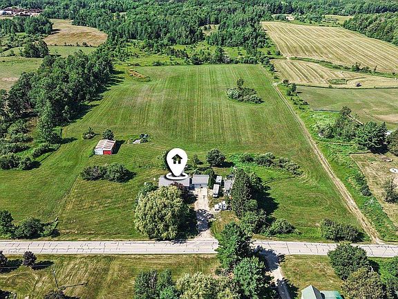3rd image of 23688 Four Mile Rd