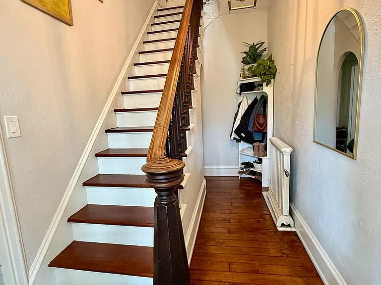 221 W Court St — Photo 4