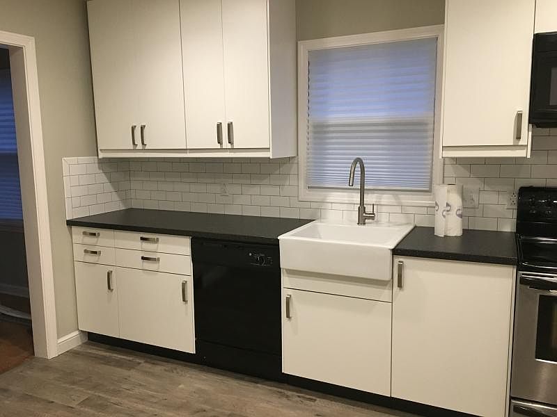 1st image of 220 Parkgate Ave