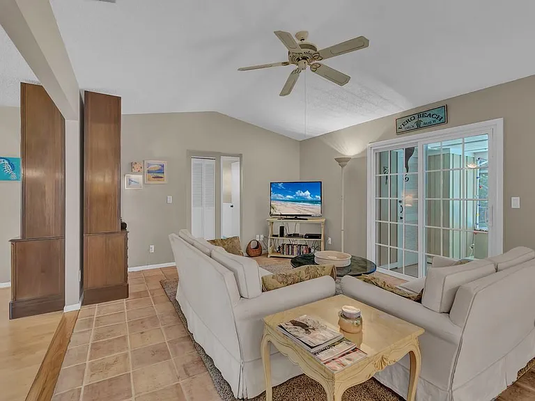 1045 Clipper Rd — Photo 8