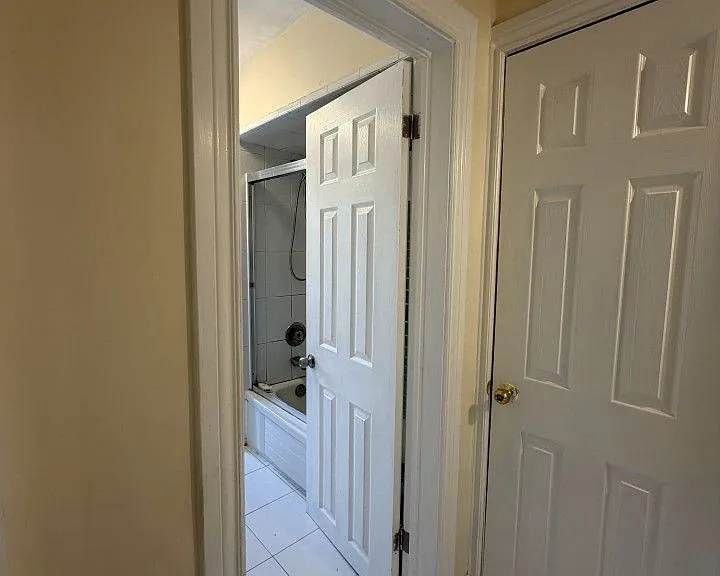 148 Belgravia Ave — Photo 3