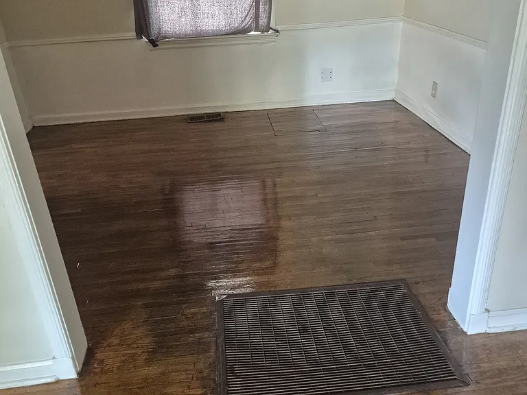 301 S Poplar St — Photo 8