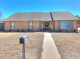 1922 Lankestar Way, Yukon, OK 73099