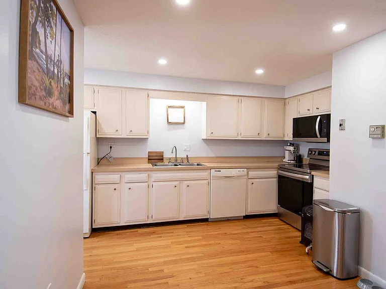 167 South St #4 — Photo 4