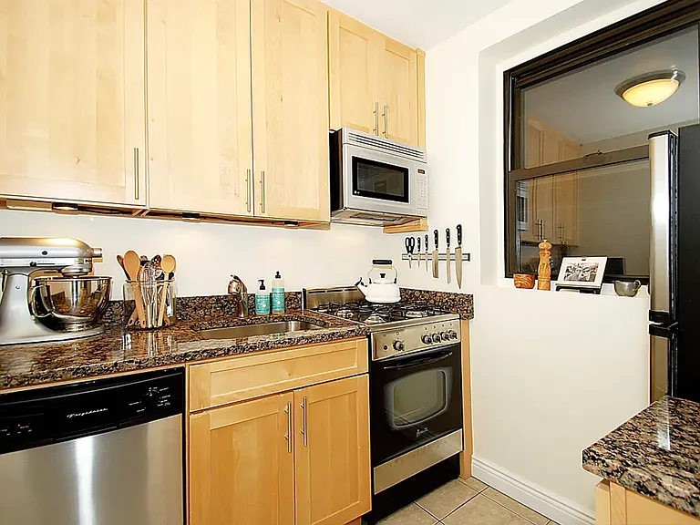 12 W 9th St #3C — Photo 3