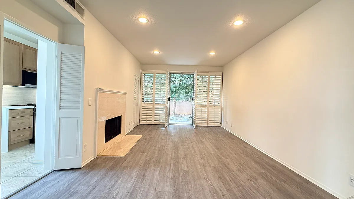 Building Photo - 14647 Dickens St #1