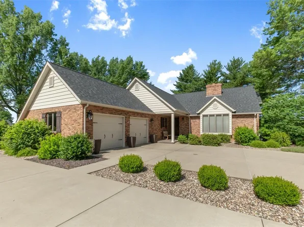 210 Stanhope Ln, Columbia, IL 62236