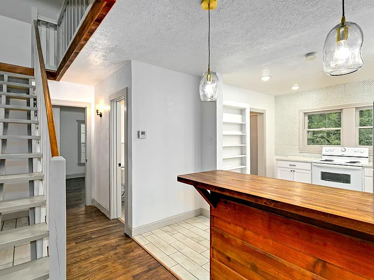 2310 Gladstone Dr — Photo 23