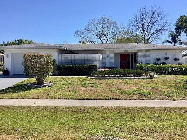 3 Bedrooms, 2 bath split bedroom plan, block home
