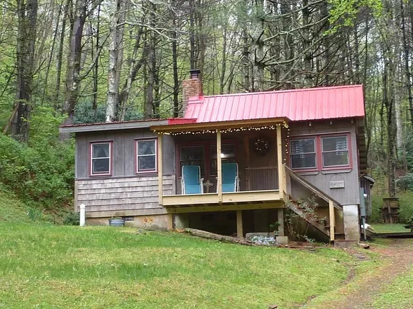 433 Burnett Rd SW, Meadows Of Dan, VA 24120