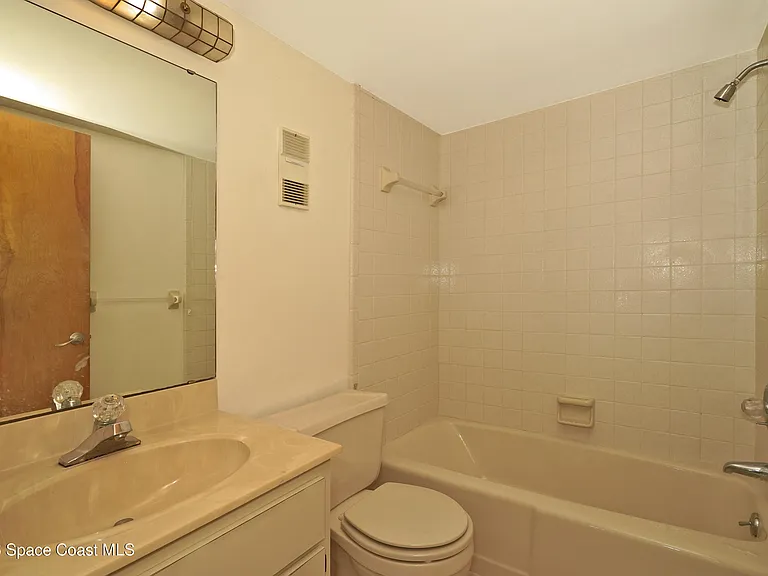 220 S 5th St #205 — Photo 21