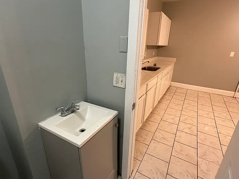 153 James St #11 — Photo 8