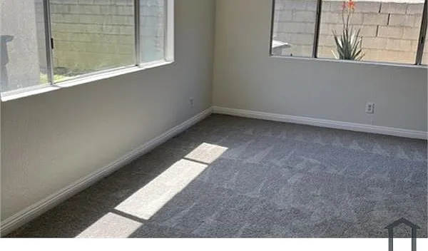 15423 Larch Ave — Photo 2