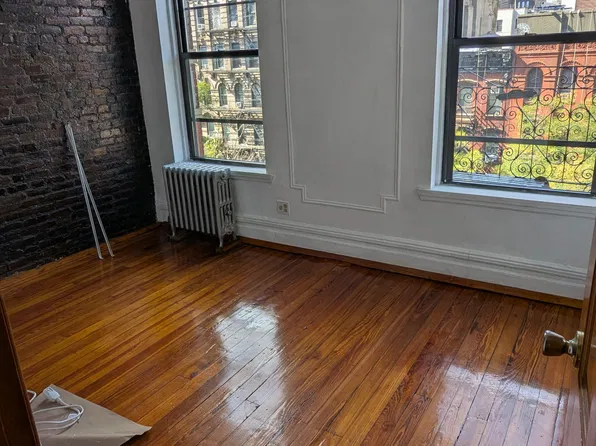 26 1st Ave #17, New York, NY 10009