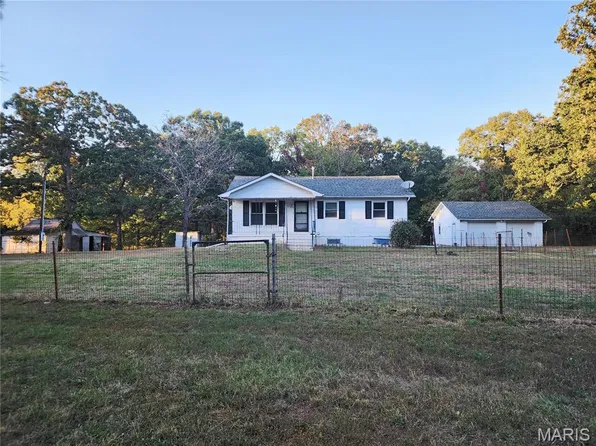 2699 Highway C, Bourbon, MO 65441