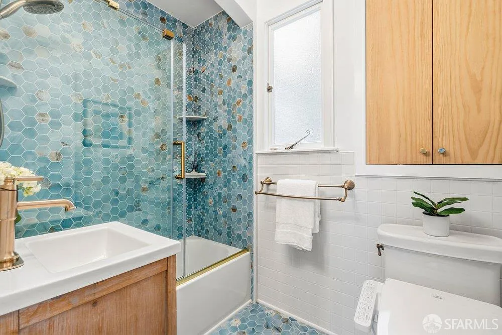 40 28th St APT 1 - Photo 5