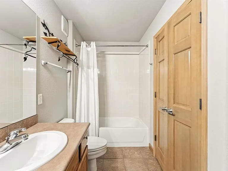 720 Lakepoint Dr — Photo 25