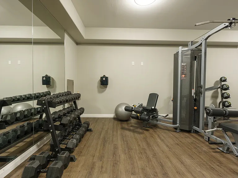 347 Hyland Dr — Photo 6